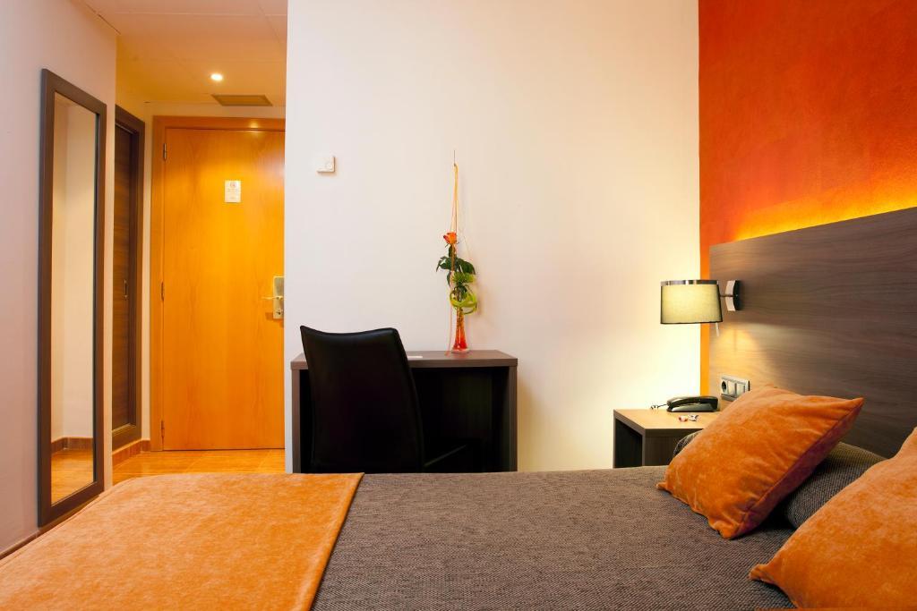Bed And Breakfast El Pekinaire Calella Exteriör bild
